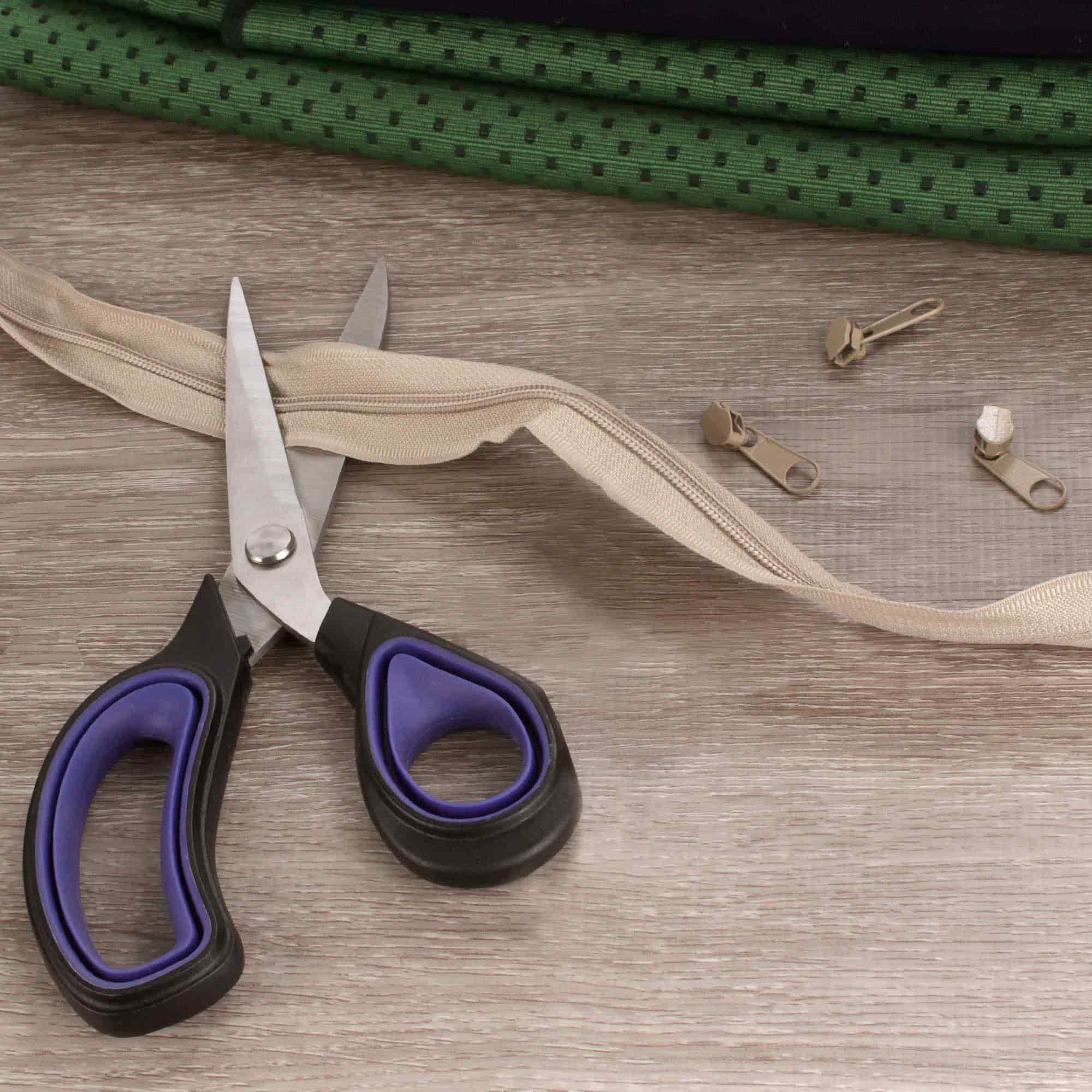 Nylon Coil Zipper Tape with Metal Non-Locking Pulls