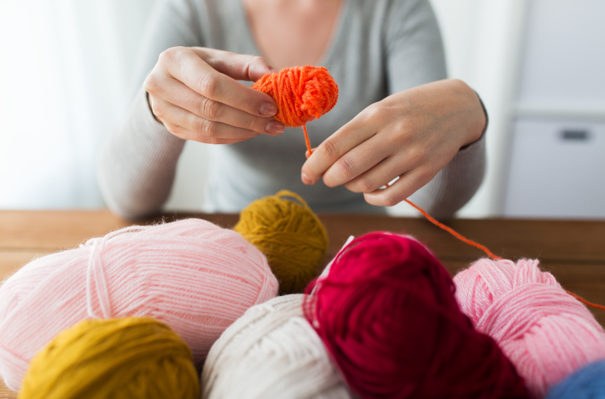 How to Properly Pull Yarn from a Skein