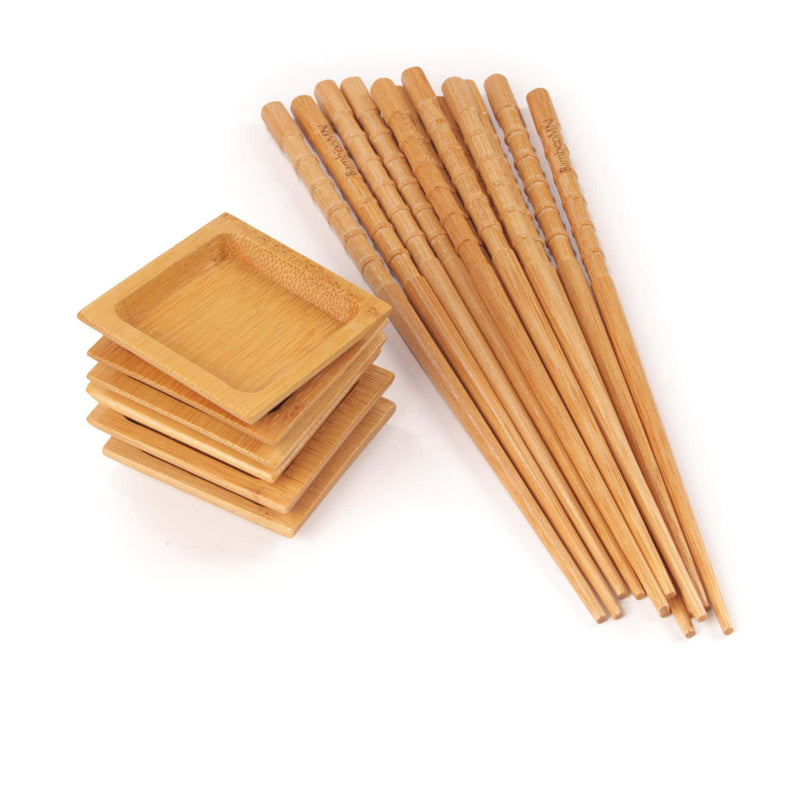 chopsticks with sauce dishes